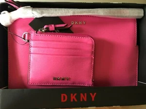 DKNY DAMEN ROSA ARMBAND KARTENETUI & MÜNZBÖRSE KARTENETUI BRANDNEU - Bild 1 von 2