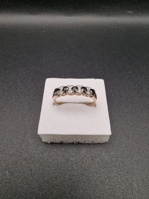 Anillo de diamantes y zafiro de oro de 9 quilates con racimo de eternidad tamaño R1/2, 8 diamantes Foto 1 de 4
