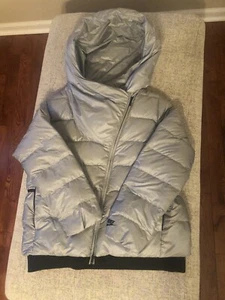 Nike Damen DAUNENGEFÜLLTE KAPUZENJACKE Silber 854767-065 Größe XL. - Bild 1 von 9
