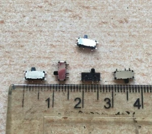 Interruttore a scorrimento miniatura SMT SPDT blocco 300 mA modello ferroviario hobby 1/5/10 Z17 - Foto 1 di 5