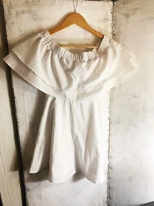 Vestido Missguided blanco con volantes en capas talla 2 - Imagen 1 de 7