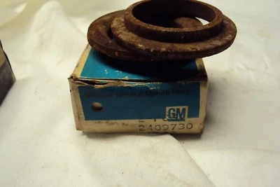 Chevrolet Truck Axle retainer NOS 1956 1957 1958 1959 1960 1961 1962 1963 1964 - Image 1 of 2
