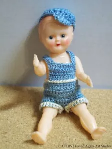 Niño Muñeca Ojos Dormidos Hecho a Mano Ganchillo Pantalones Cortos Gorra Hong Kong Plástico Duro De Colección - Imagen 1 de 11