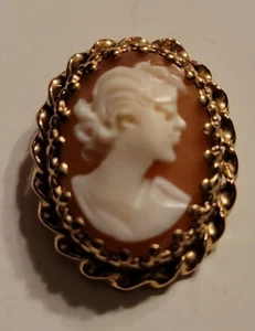14k Yellow Gold Carved Cameo Pendant 3/4" x 5/8" - Picture 1 of 2
