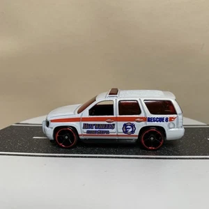 2009 Hot Wheels #108 HW City Works 2/10 2007 Chevy Tahoe SUV White/Red w/OH5 NM - Picture 1 of 14