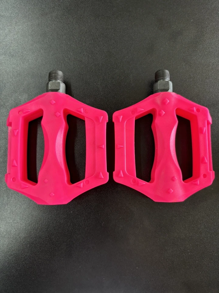Resin Body Pedals 9/16" HOT PINK - Image 1 of 4