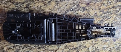 Dodge Jeep Mopar 2013-2023 OEM puerta exterior manija soporte 68082689AE Foto 1 de 4