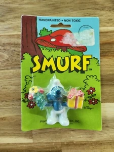 Smurf Flowers and Gift Present Smurfs Vintage Schleich Toy Figure Peyo 1982 NEW! - Picture 1 of 3