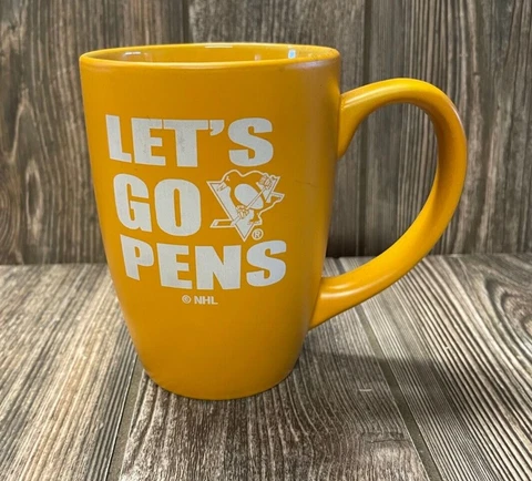 Brand New Pittsburgh Penguins Gold "Let's Go Pens" Premium Logo Coffee Mug Cover