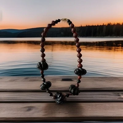 Collar vintage de piedras preciosas con cuentas en tonos marrones y negros. Foto 1 de 2
