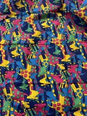 "Remanente de jirafa 25"" tiene una mancha como se muestra en primer plano" Foto 1 de 2