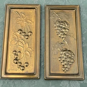 (2) Colgantes de pared de frutas en relieve de chapa metálica de colección Elpec hechos en Inglaterra 9x4,5” - Imagen 1 de 10