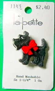 (1) 1&1/4" LaPETITE RED BOW SCOTTY PUPPY DOG BLACK PLASTIC SHANK BUTTON (Z71) - Picture 1 of 3