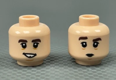 LEGO Minifigura Cabeza de Turrón Claro Marrón Oscuro Cejas Sonrisa Hueco de Dientes Fruncido x1 Foto 1 de 4