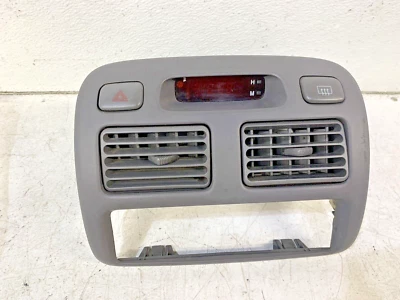 1998-2002 Toyota Corolla moldura de rádio bege bronzeado com relógio painel central aberturas ventilação oe - Imagem 1 de 4