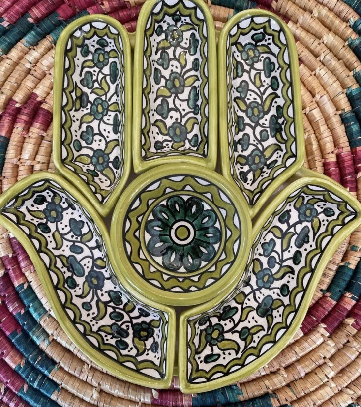 Serving hand plate صحن كف سيرامك صناعة يدوية مصنوع في فلسطين, Palestine - Image 1 of 1