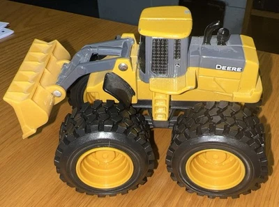 John Deer Diecast Front Loader Vintage bucket moves up & down, tires steer. - Image 1 of 4