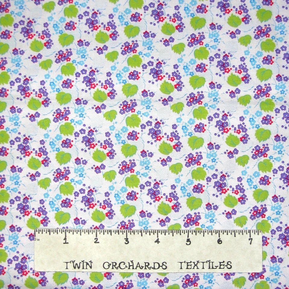 Tela Calico - Lyndhurst Kawaii púrpura floral sobre blanco - Northcott 1,16 yardas Foto 1 de 1