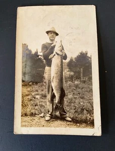 1912 RPPC Echtfoto Postkarte einer Trophäe Muskie Blind River Ontario Kanada - Bild 1 von 2