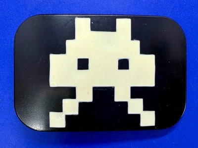 Пряжка для ремня с персонажем аркадных видеоигр черно-белая пиксельная форма - Изображение 1 из 4