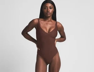 Body Skims BODY TANGA SIN FORRO Talla Pequeña Cacao - Imagen 1 de 7