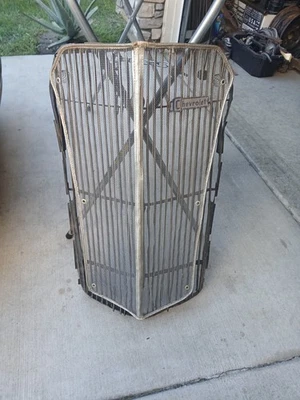  PANTALLA DE PARRILLA DE INSECTOS ORIGINAL 1937 CHEVROLET CAR THOMAS CON MONOGRAMA GM 1930s  Foto 1 de 4