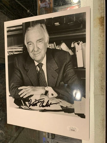 WALTER CRONKITE NEWS ANCHORMAN SIGNED 8X10 PHOTO JSA AUTHENTIC PB Cover