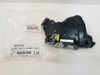 LEXUS OEM FACTORY DRIVERS SIDE FRONT DOOR LOCK ACTUATOR 2007-2018 ES350 ES300H - Image 1 of 4