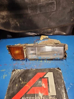 86-89 MITSUBISHI STARION Lámpara de Estacionamiento Derecha/Señal de Giro Lado del Pasajero Rh OEM Foto 1 de 4