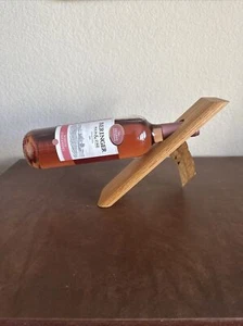 Vintage Schwerkraft Weinflaschenhalter Holz abgewinkelt Gegengewicht Handarbeit - Bild 1 von 6