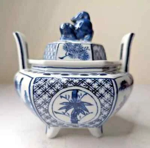 Mid 20th Century Japanese Hand painted Blue & White Incense Burner Signed Kutani - Picture 1 of 11
