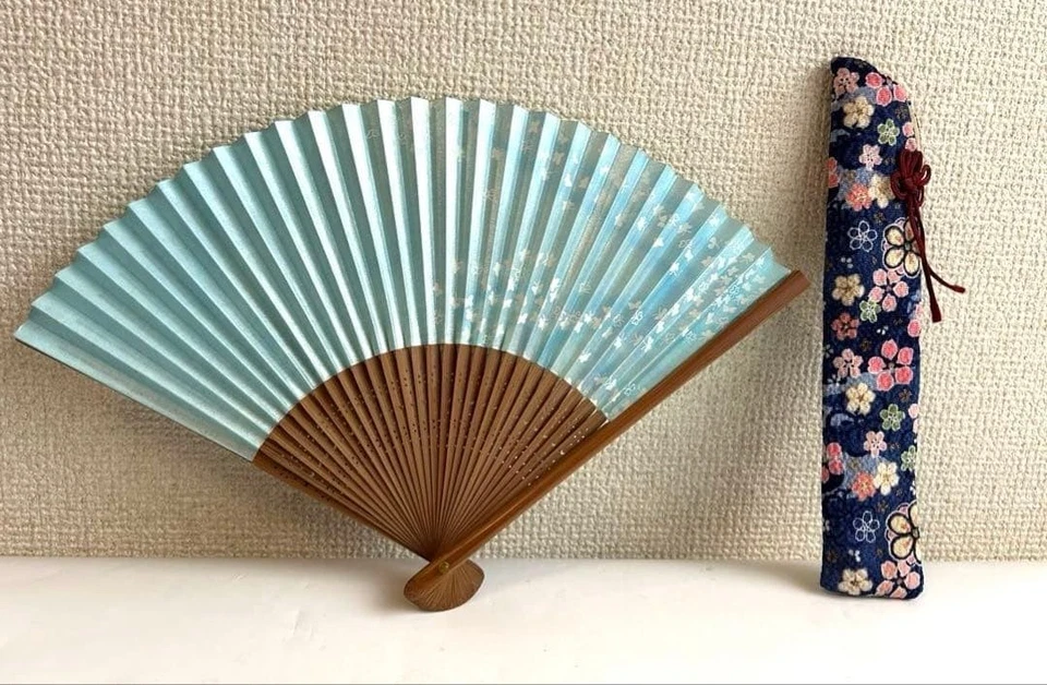 Plegable Sensu Ventilador Azul Mariposa Patrón Estuche Madera Foto 1 de 4