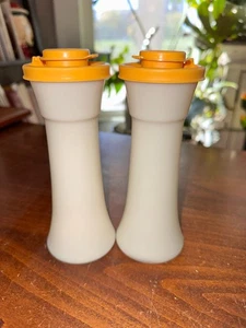 Juego de coctelera de sal y pimienta vintage Tupperware clásico reloj de arena S & P #713 #3 - Imagen 1 de 2