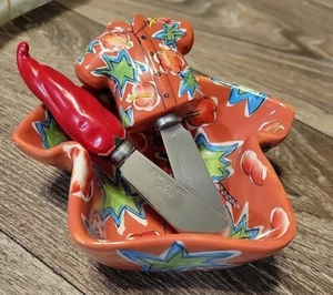 ISLAND HERITAGE COLLECTION ‘BRILLIANT PINEAPPLE SHIRT SHAPE BUTTER BOWL,2 KNIFES - Picture 1 of 9