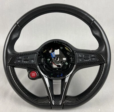 Volante Alfa Romeo Giulia Stelvio Sport cuero carbono Foto 1 de 4