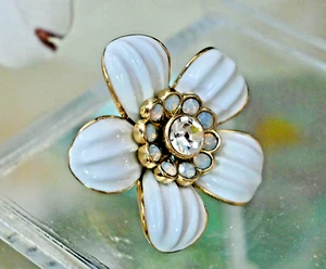 New $90 HEIDI DAUS Flower Super Power Ring 9 White Enamel Crystal - Picture 1 of 8