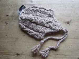 Lulu Loves Suave Beige Patrón de Cable Grueso Tejido Trampero Sombrero Nuevo Etiquetado - Imagen 1 de 4