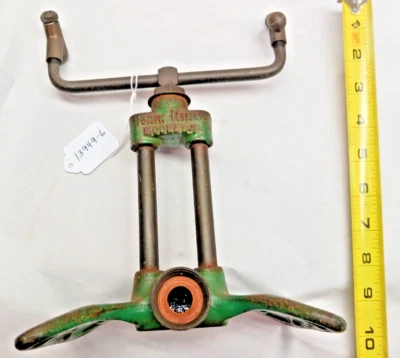 SUNBEAM, RAIN KING Nº. Aspersor de grama D1 vintage base de ferro fundido, Chicago, EUA - Imagem 1 de 4