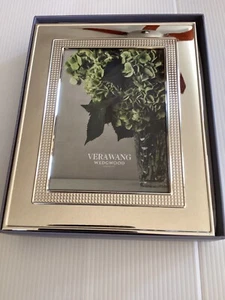 Vera Wang PHOTO FRAME Blanc Sur Blanc WEDGWOOD 5x7 Picture SILVER Boxed $75 NWT - Picture 1 of 9