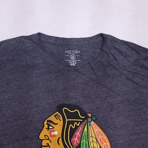 Old Time Hockey NHL Chicago Blackhowks Grafica T Shirt Uomo Taglia 2XL Grigio - Foto 1 di 10