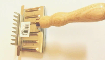 Formay,Wood Handle 6 bars Finch comb 64250,shedding comb,western/english tack