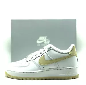 *NEW* Unisex Youth NIKE AIR FORCE 1 (GS) WHITE/KHAKI-WHITE (FV5948 118) 👍 - Picture 1 of 7