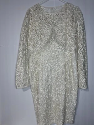 Vestido de novia vintage Carmen Marc Valvo blanco marfil totalmente con cuentas con chal bolero Foto 1 de 4