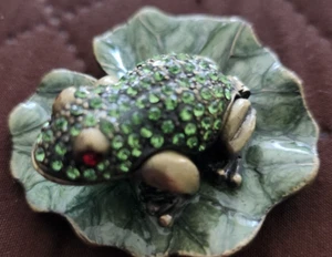 Frog LILY PAD Jeweled Rhinestone Enameled Red Eyes SINGLE PILL Trinket Pill Box - Picture 1 of 7
