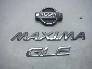 Nissan Maxima GXE 2001 EMBLEMAS DE MALETERO A/T LOGOTIPO BAGE FABRICANTE DE EQUIPOS ORIGINALES - Imagen 1 de 8