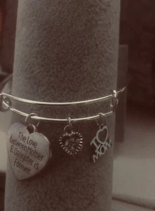 The love between mother & daughter Charm bracelet - Picture 1 of 3