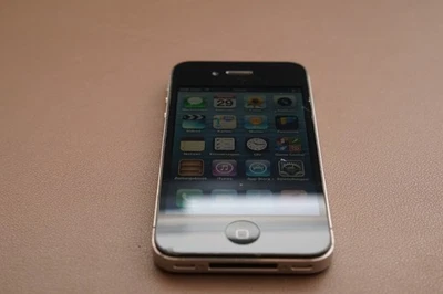 iPhone 4s 16 Gb | Schwarz | Retro | iOS 6.1.3 | guter Zustand - Bild 1 von 4