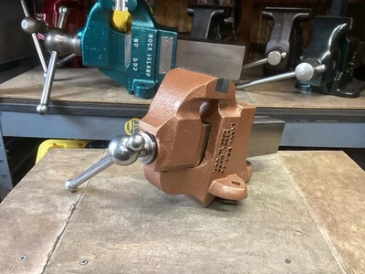 Tornillo de banco Athol 613 vintage restaurado 3 en mandíbulas 23 libras EE. UU. Leer Foto 1 de 4