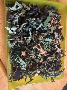 Lot Of 334 Multicolor Military Men - Picture 1 of 9