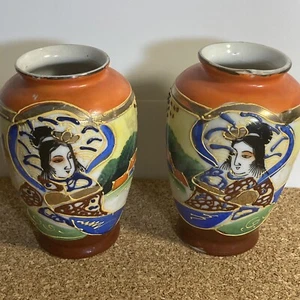 Vintage Japanese Vases Hand Painted Raised Paint 3.5” Tall, Pair - Picture 1 of 12